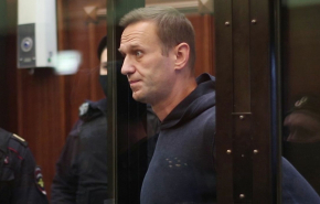 Прокуратура просит 13 лет колонии для Навального по делу о мошенничестве и оскорблении суда