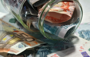 Песков заявил, что новые санкции США не скажутся на банковском секторе России