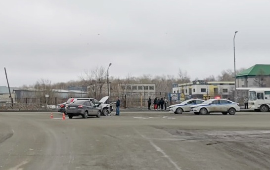 ГИБДД устанавливает обстоятельства ДТП на проспекте Ильича