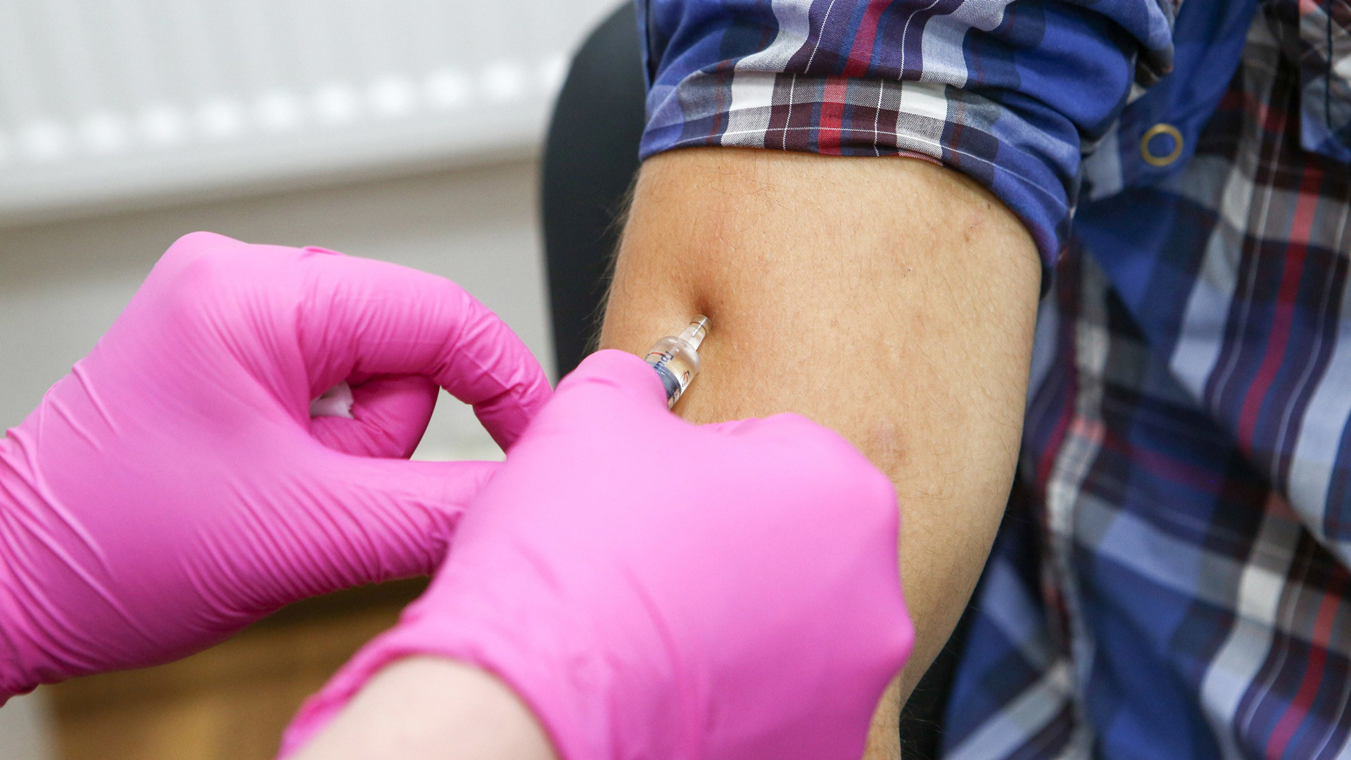 Ревакцинация против клещевого энцефалита ставится только платно