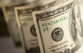 ЦБ возобновил возможность для банков продавать наличную валюту