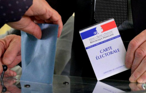 Во Франции открылись избирательные участки на президентских выборах