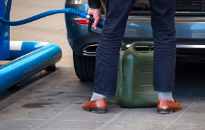 В России допустили возможность введения скидок на бензин