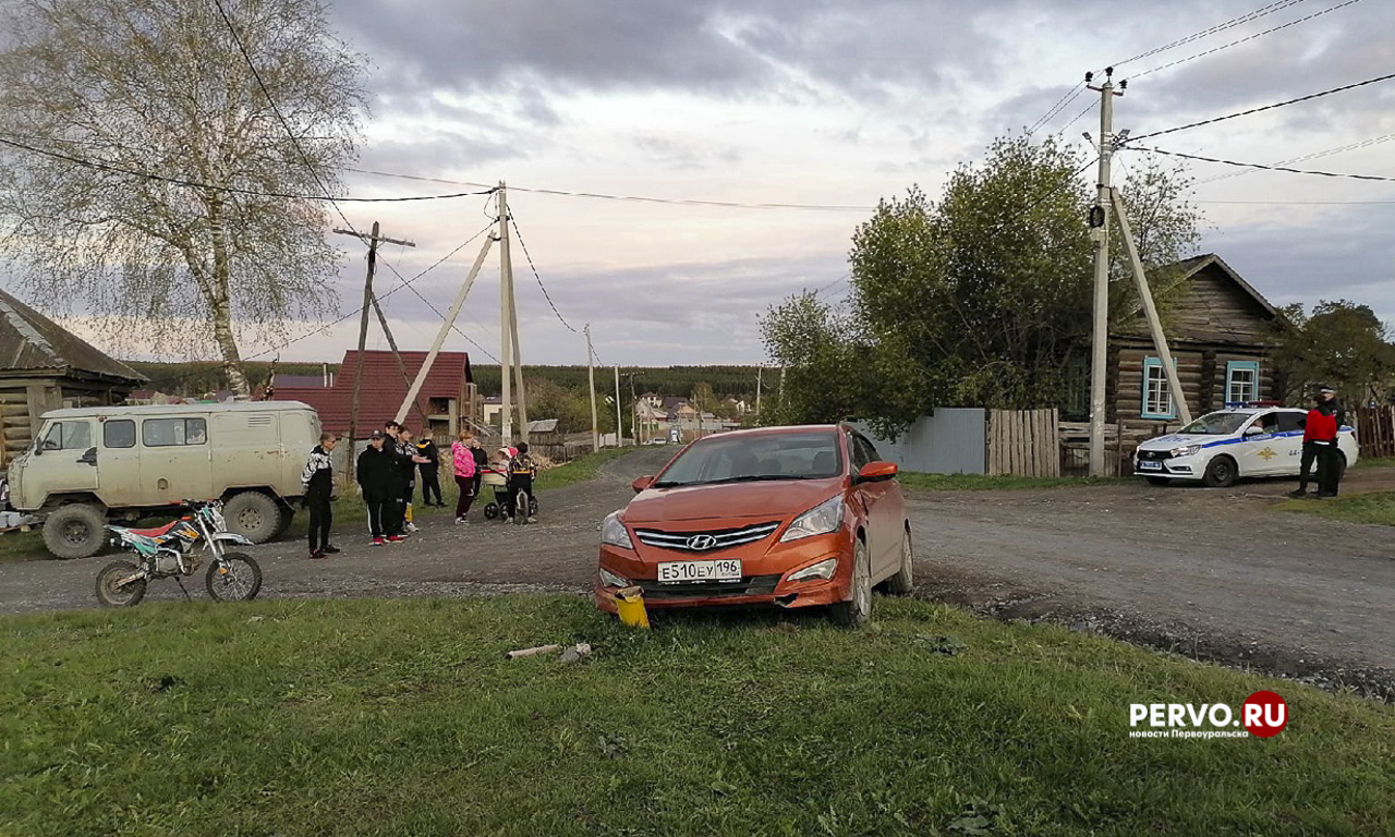 Под Первоуральском в посёлке Билимбай 14-летний подросток на питбайке  угодил под машину