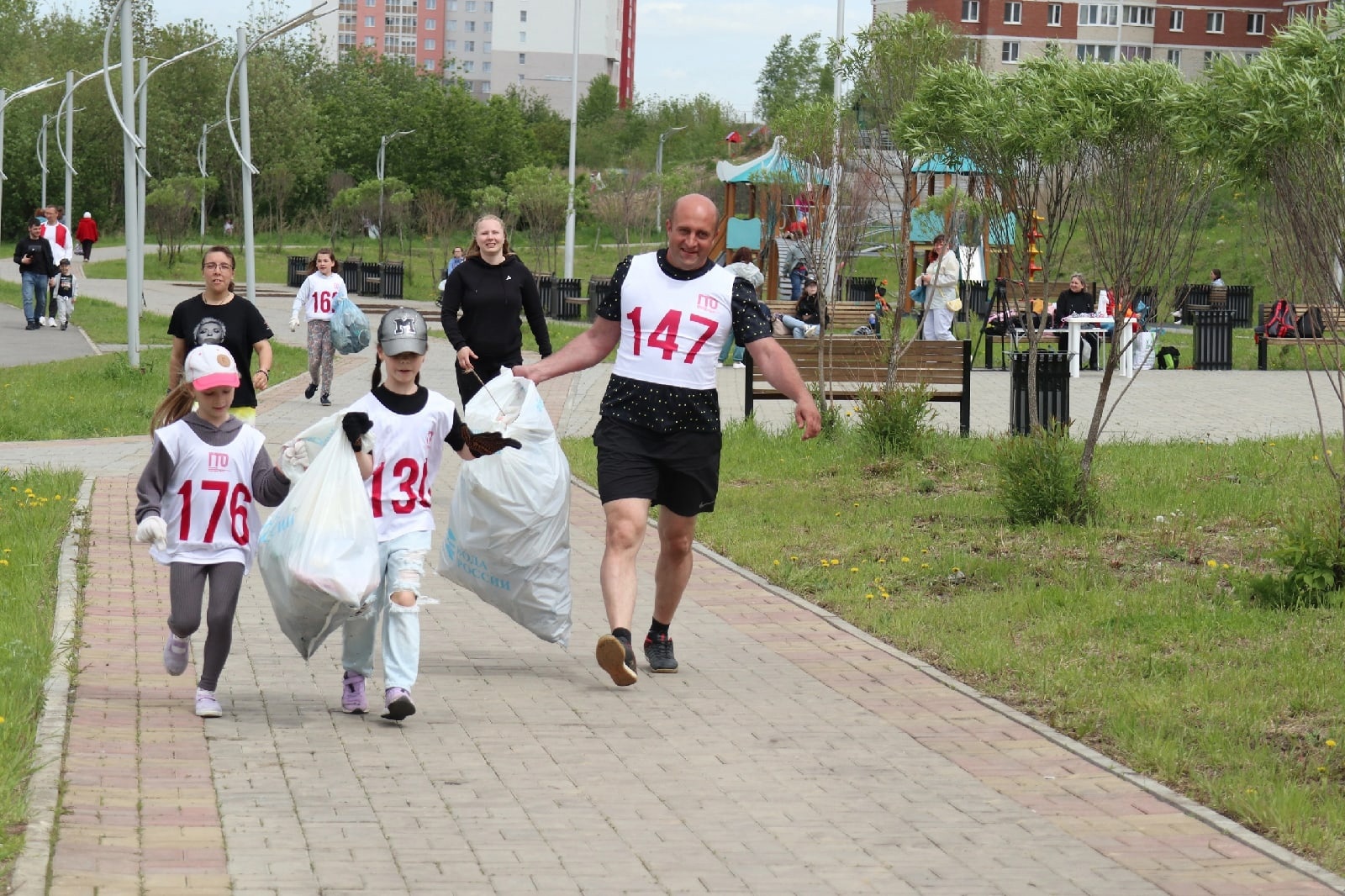 На набережной города прошло мероприятие - плоггинг-забег