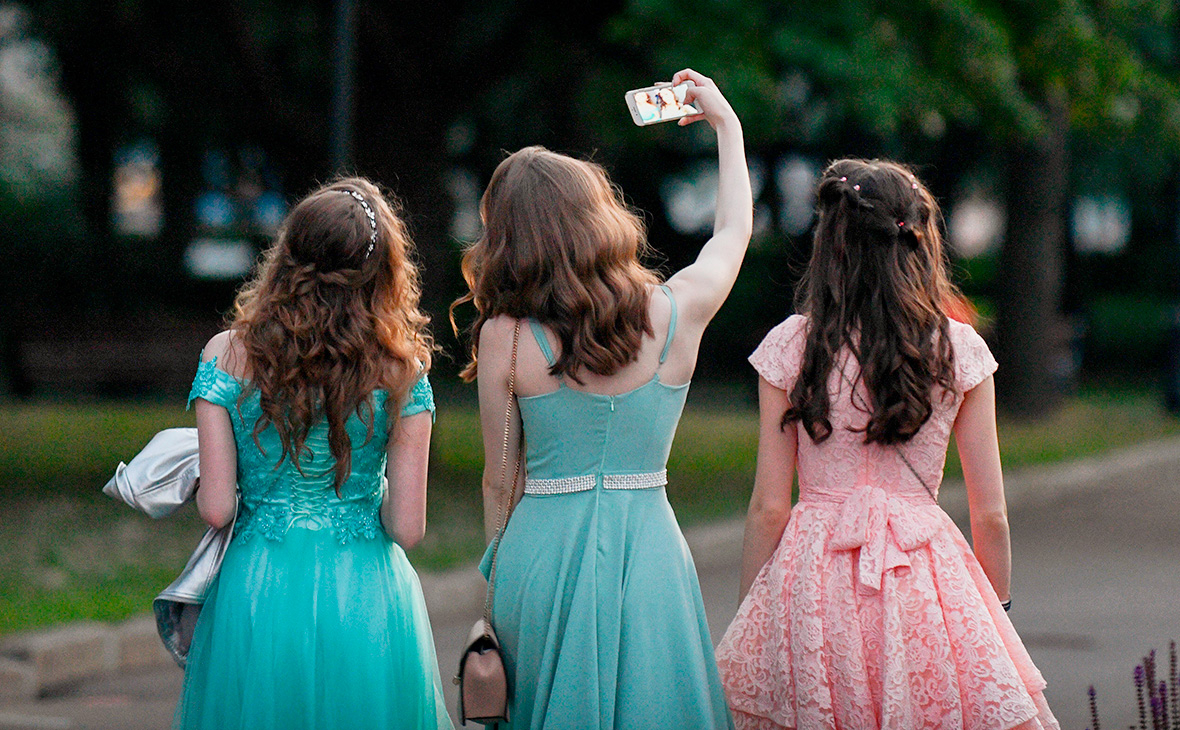 Названа стоимость школьного выпускного в этом году