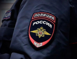 В Екатеринбурге росгвардейцы спасли девочку, которая чуть не выпала из окна