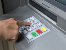 Треть россиян выбирают традиционные способы сохранения сбережений