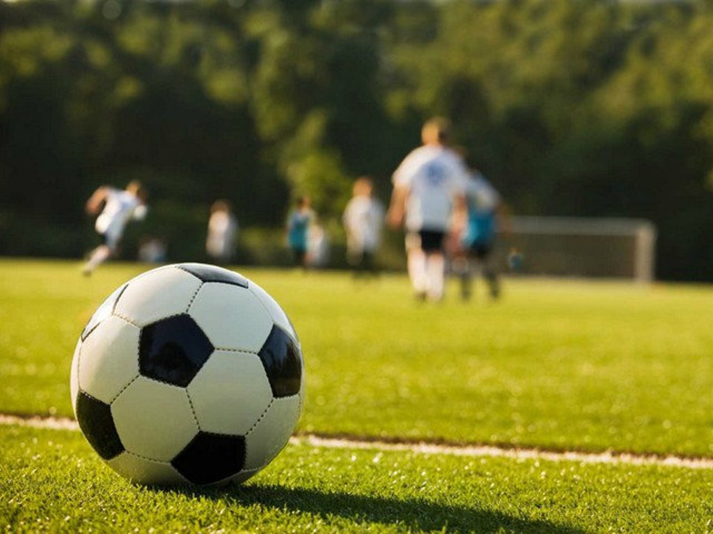 В Новоуральске стартовал турнир ветеранов по футболу