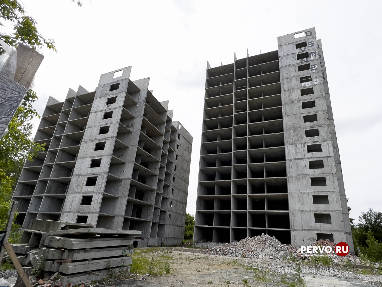 Скандально известный в Первоуральске долгострой на улице Папанинцев достроят