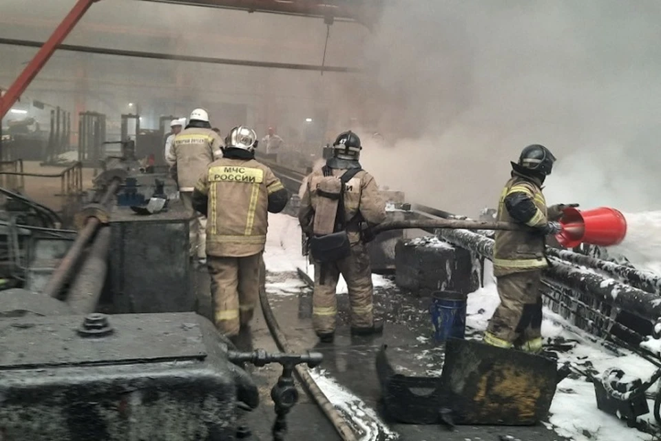 На одном из производств вспыхнуло гидравлическое масло