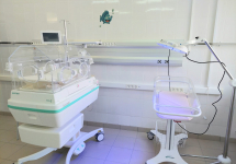 Переоснащенное отделение Первоуральского роддома представили благотворителям