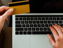 В Магнитогорске двое сирот нашли чужую кредитку и попытались переехать в Польшу