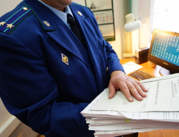 Прокуроры выяснят, почему свердловчанку с дочкой сняли с поезда