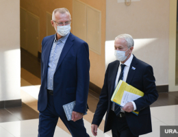 В свердловском заксобрании вернули ношение масок