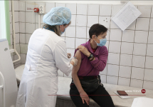 Врачи призывают ревакцинироваться от COVID-19