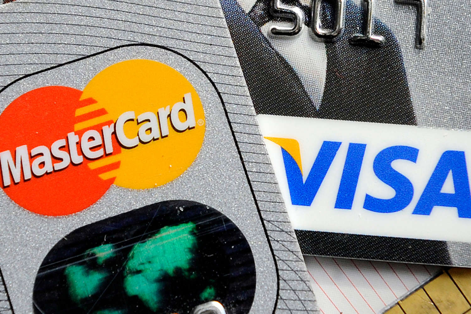 Бессрочные карты Visa и Mastercard не проводят операции