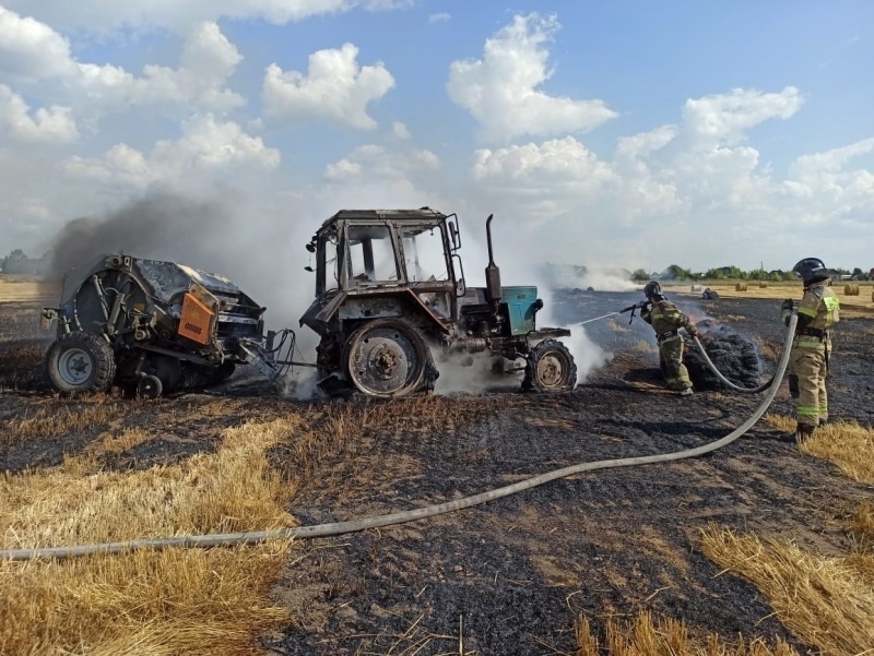 Под Первоуральском сгорела сельхозтехника. Видео