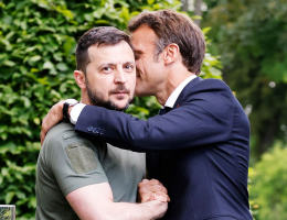 Макрон пообещал Зеленскому денег для Украины