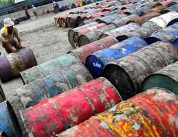 Бангладеш захотел получать нефть из России с оплатой не в долларах