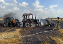 Под Первоуральском сгорела сельхозтехника. Видео