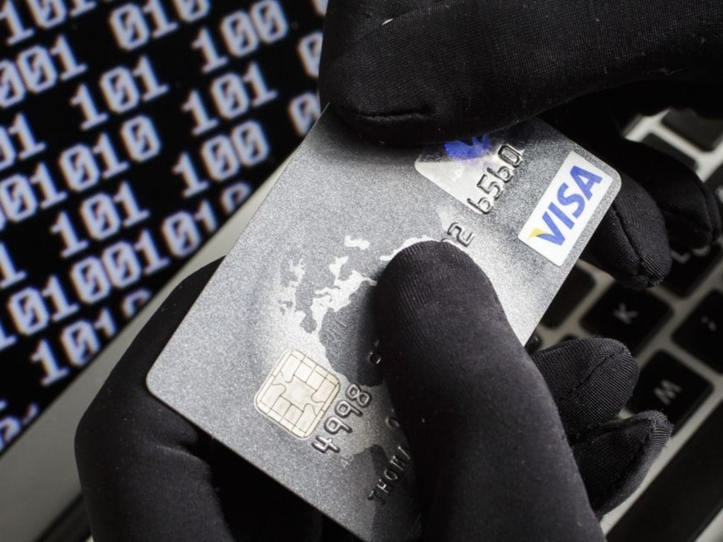 Первоуралочка продавала пальто и лишилась своих денег