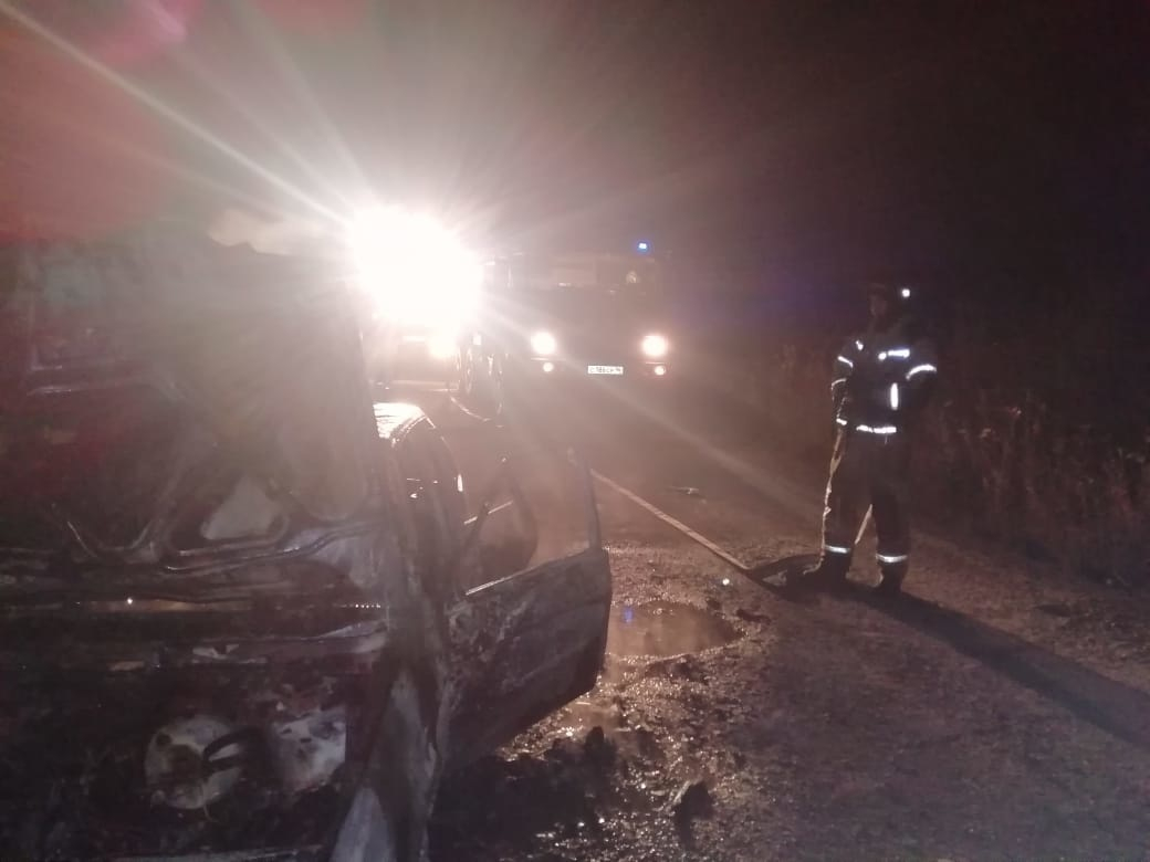 В Первоуральске сгорел Land Rover и ВАЗ 2114