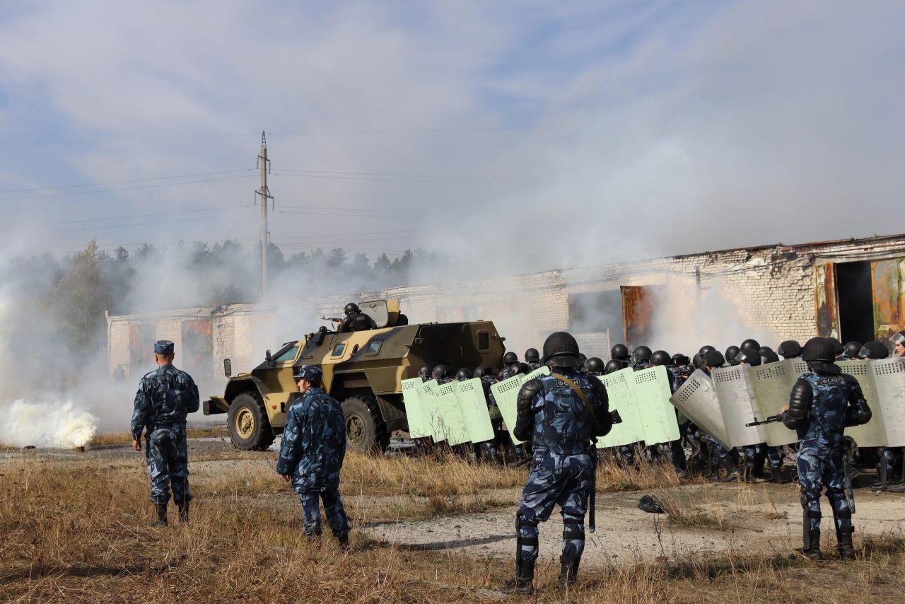 Силовики провели тренировку по пресечению массовых беспорядков