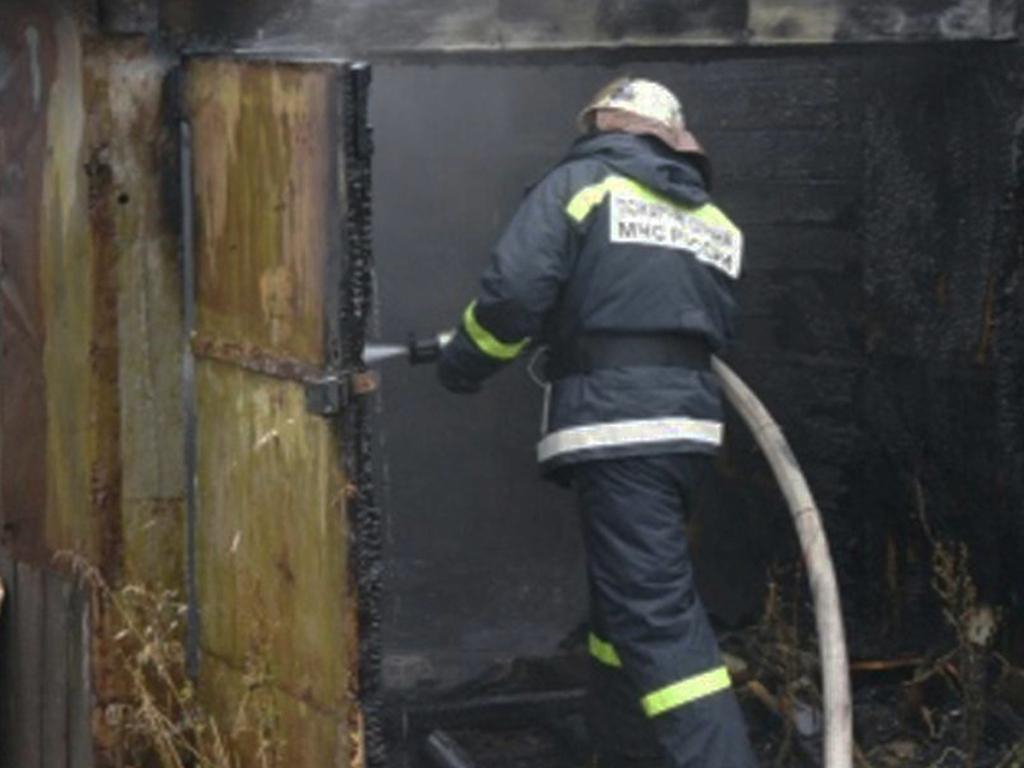 В микрорайоне Динас сгорел частный автосервис