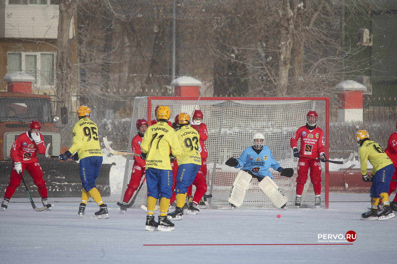 «Уральский трубник» в первом домашнем матче проиграл «Волге». Фотографии