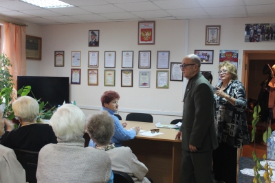 Полицейские провели профилактические беседы в совете ветеранов города