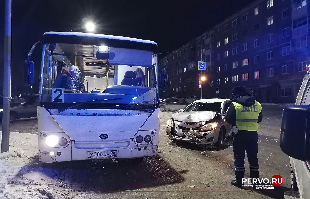 В ГИБДД устанавливают обстоятельства ДТП на проспекте Космонавтов