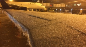 Московские аэропорты задержали 42 рейса и отменили восемь