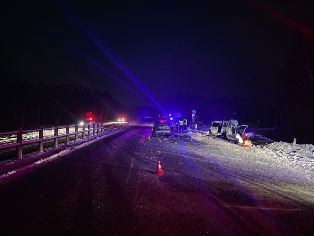 Пятилетний мальчик и 22-летняя девушка погибли в ДТП под Первоуральском