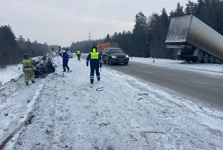 Под Первоуральском произошло смертельное ДТП такси и фуры