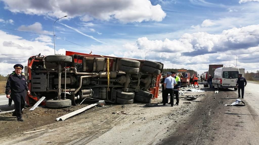 Дело о страшной аварии, в которой погибли трое дорожников, закрыли