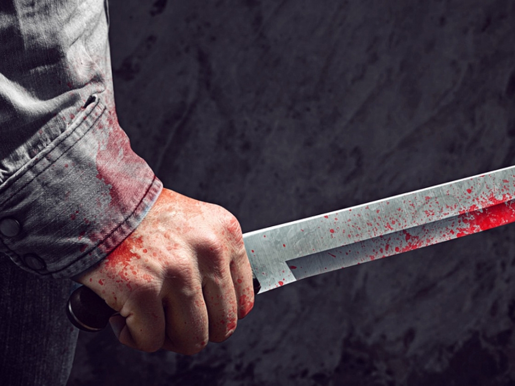 В Первоуральске мужчина зарезал знакомого и попытался убить его девушку