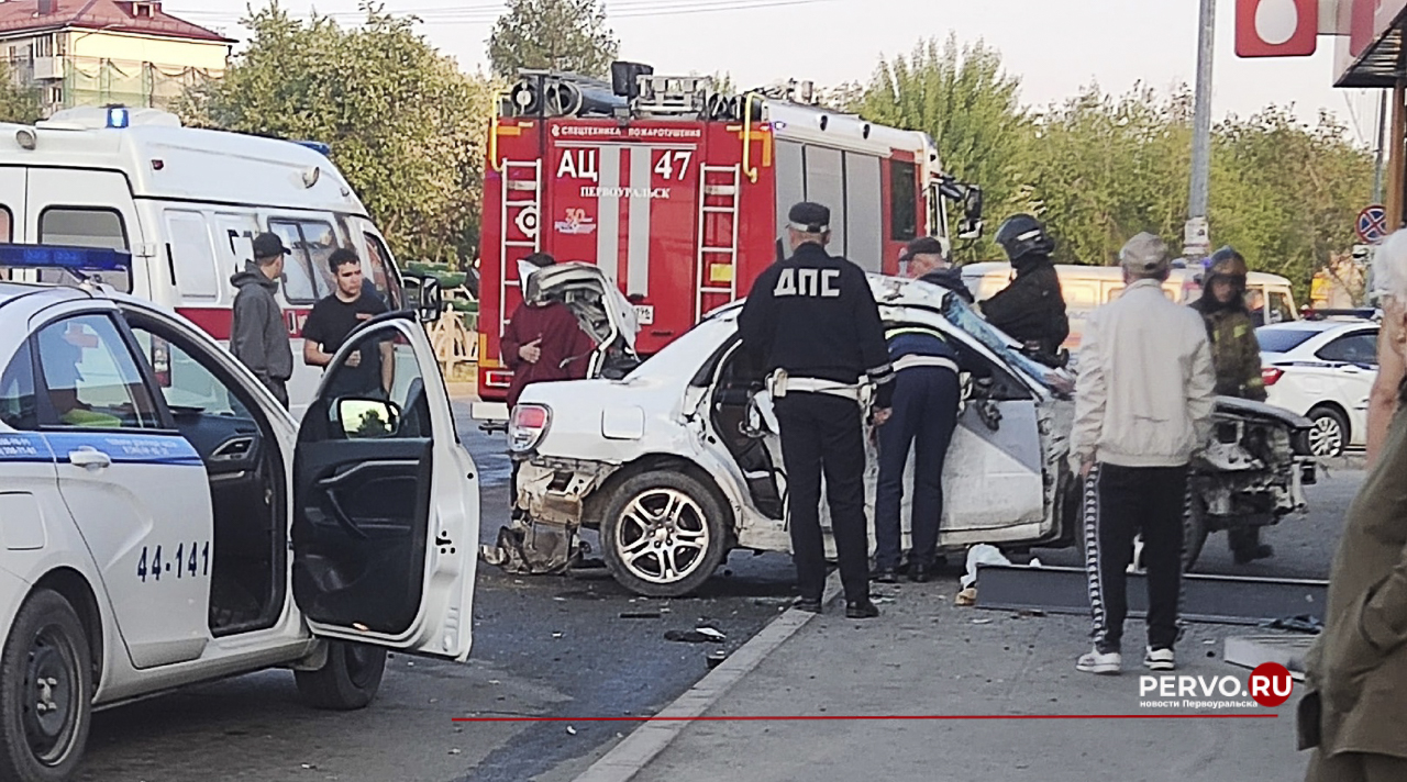 Въехавший в остановку водитель Subaru был накурен и пьян. Видео ДТП