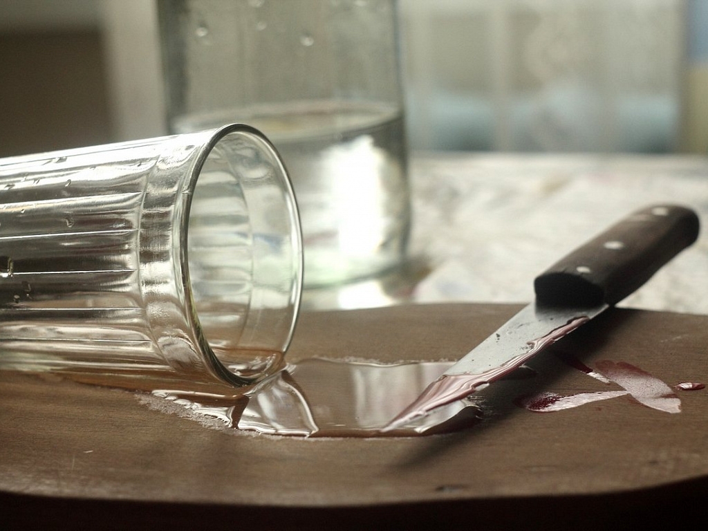 Житель Первоуральска зарубил собутыльника во время застолья