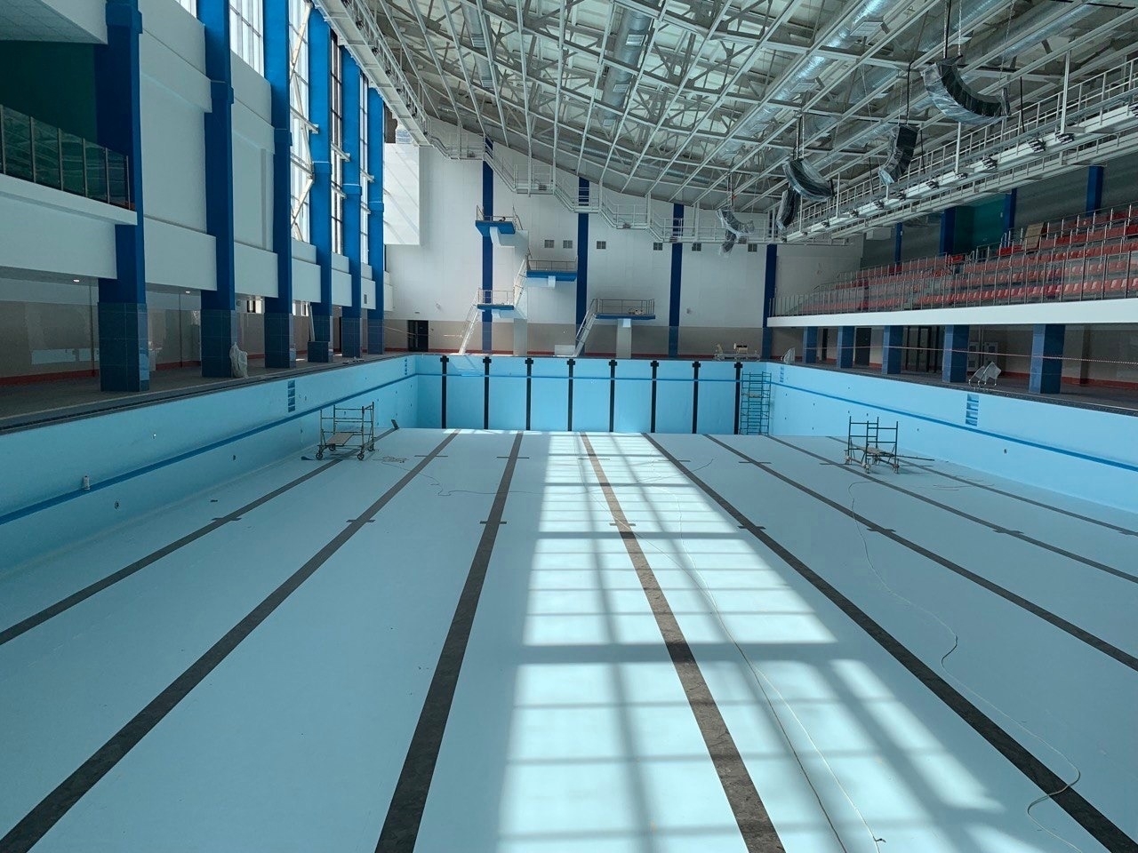 Территорию Дворца водных видов спорта продолжают благоустраивать