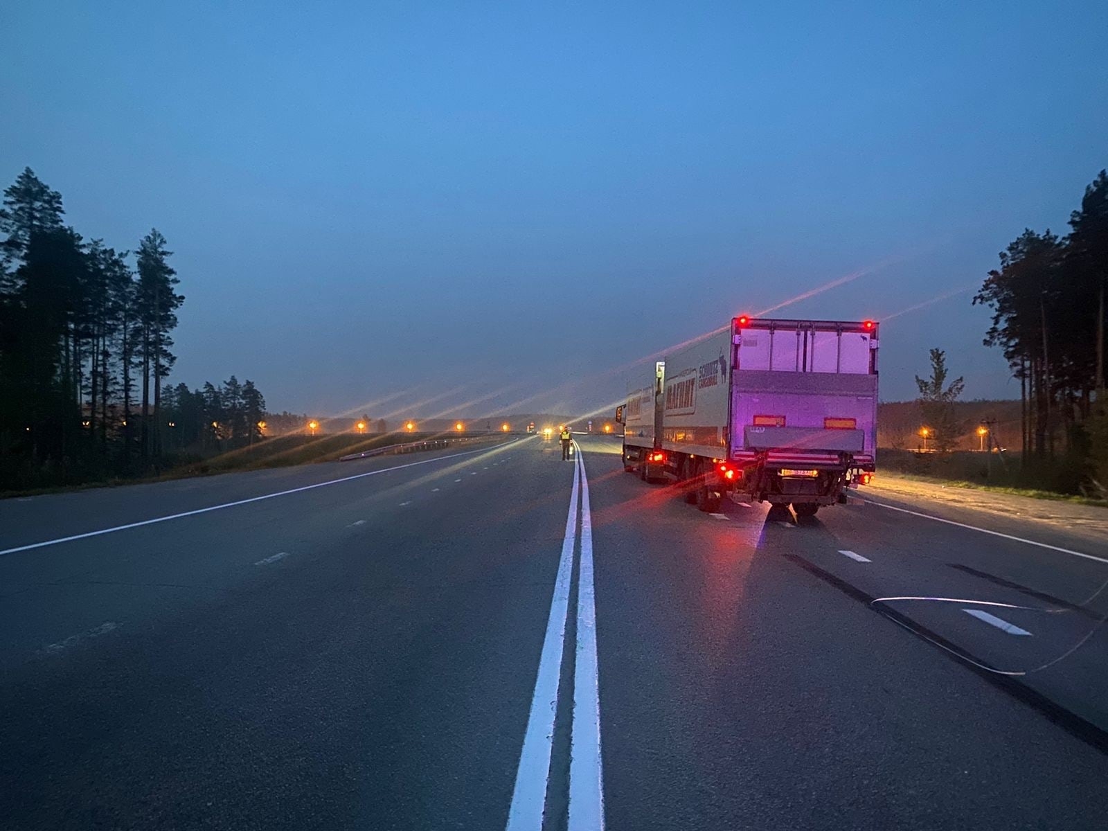 ГИБДД устанавливает обстоятельства ДТП в котором погиб мужчина -пешеход