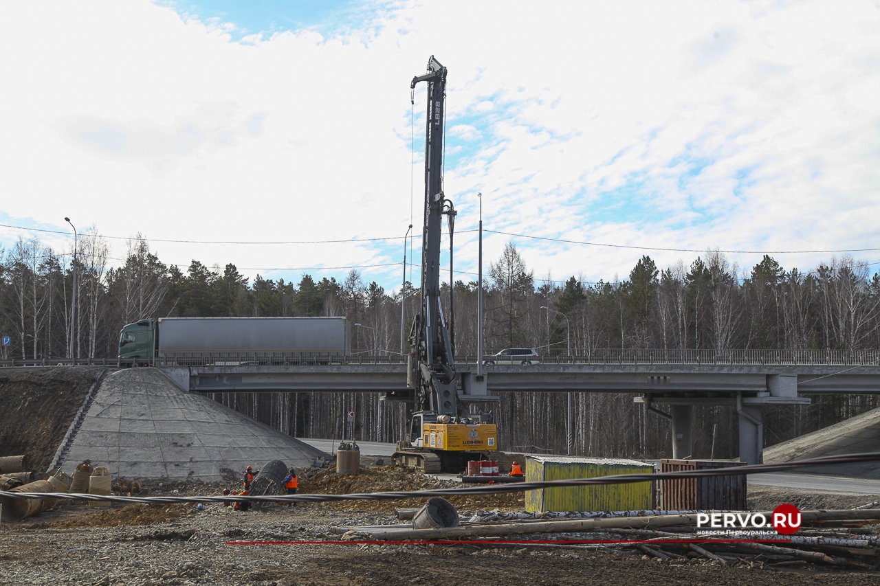 На автодороге Р-242 на путепроводе меняется схема движения