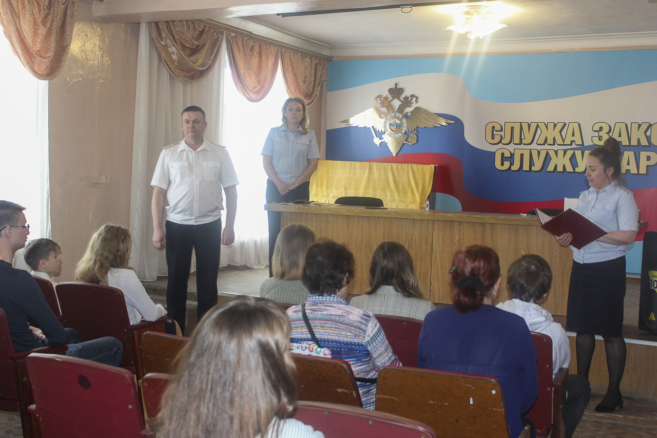 В полиции состоялось торжественное вручение российских паспортов