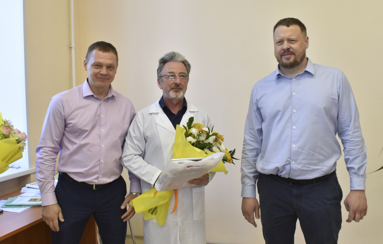 Сегодня медиков наградили в честь Дня медицинского работника