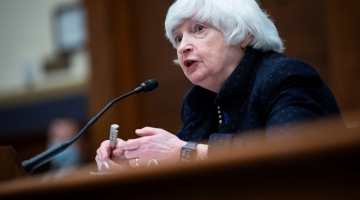 Глава Минфина США заявила о снижении риска рецессии в стране