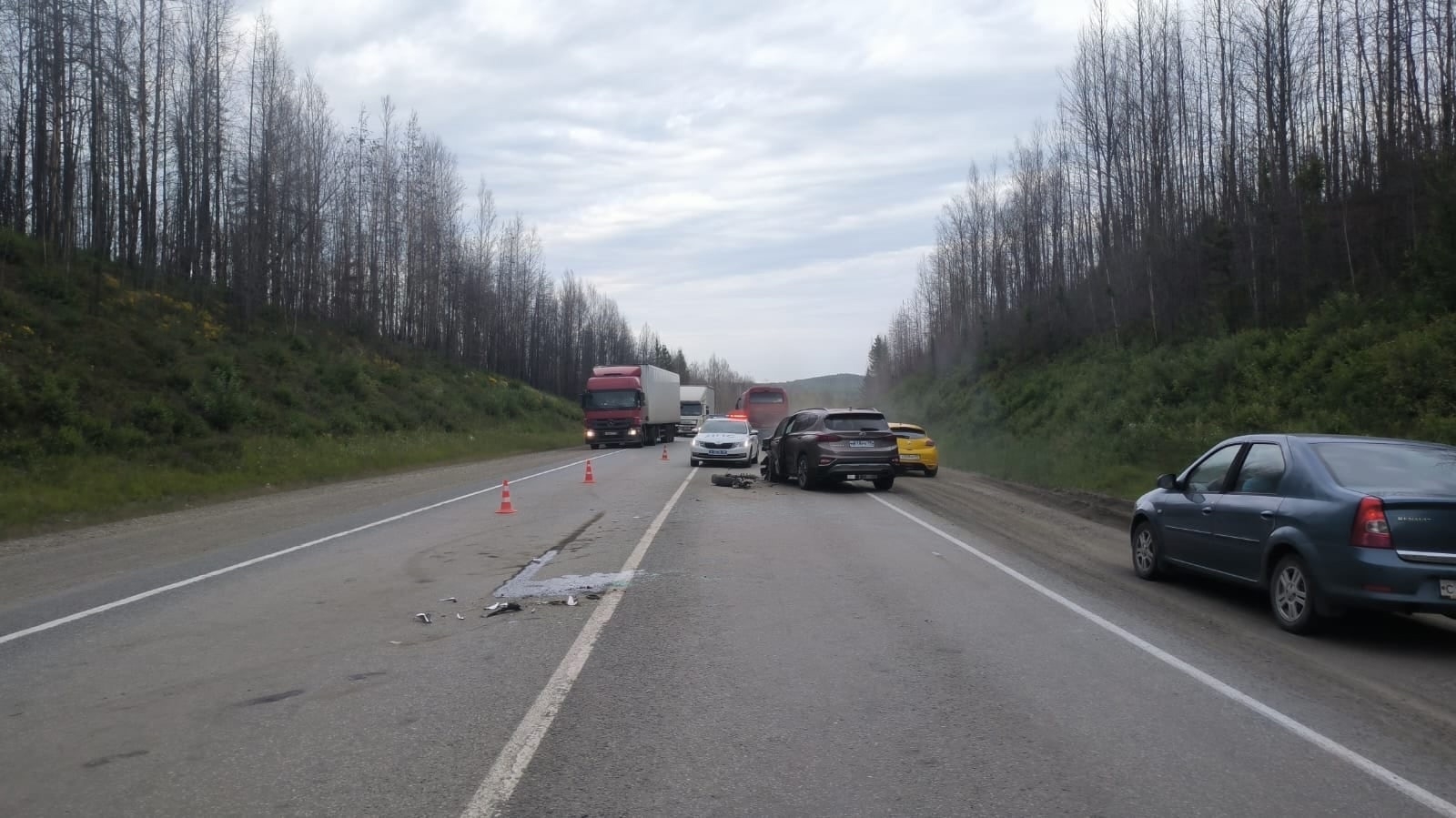 Под Первоуральском при лобовом столкновении автомобилей пострадали 6 человек