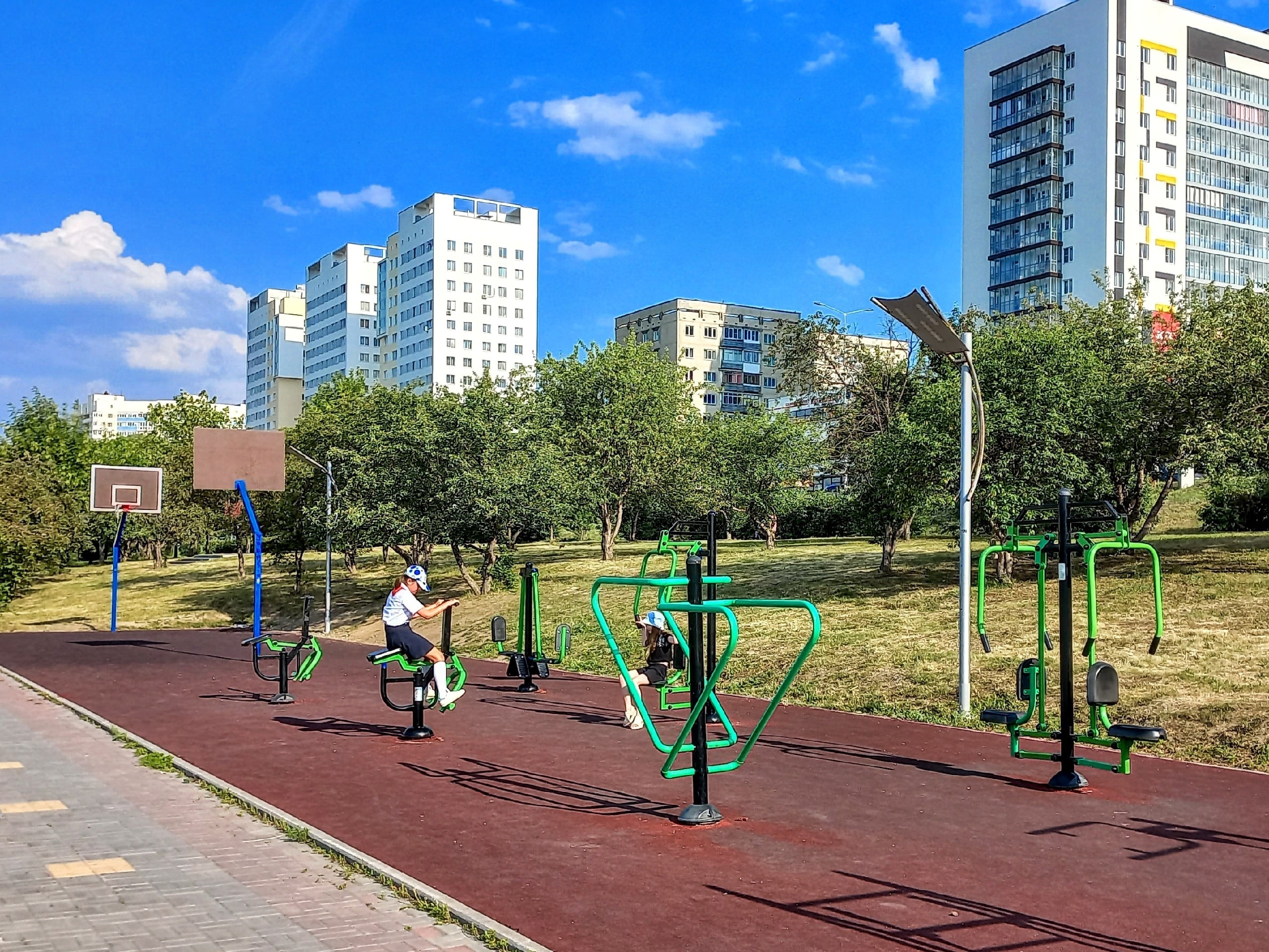 Уличные тренажёры вернули на набережную города