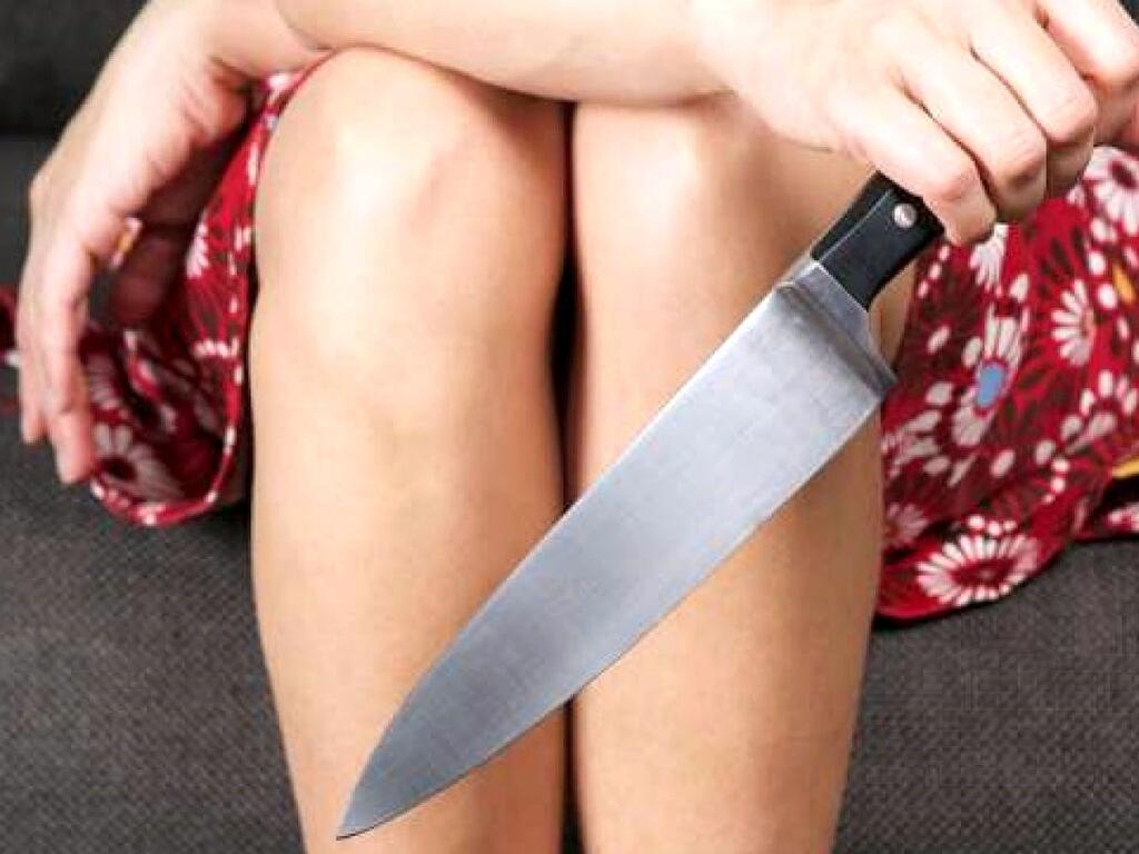 Женщина в Первоуральске тяжело ранила ножом ревнивого сожителя