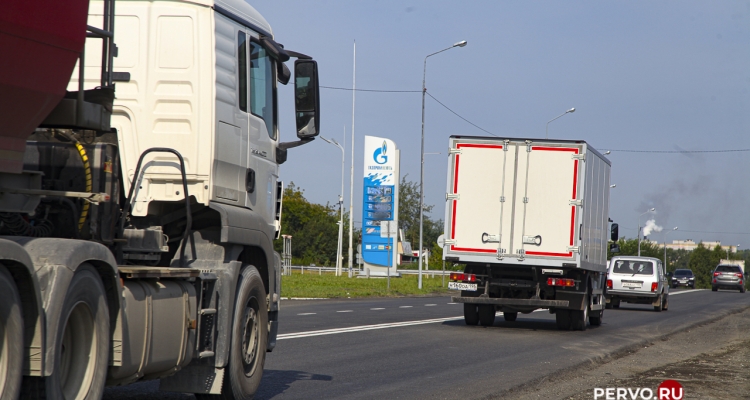 Из-за жары на федеральных трассах ограничили движение