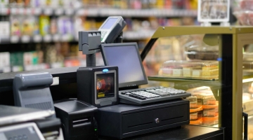 В Госдуме предложили продавать сигареты и алкоголь только на специальных кассах магазинов